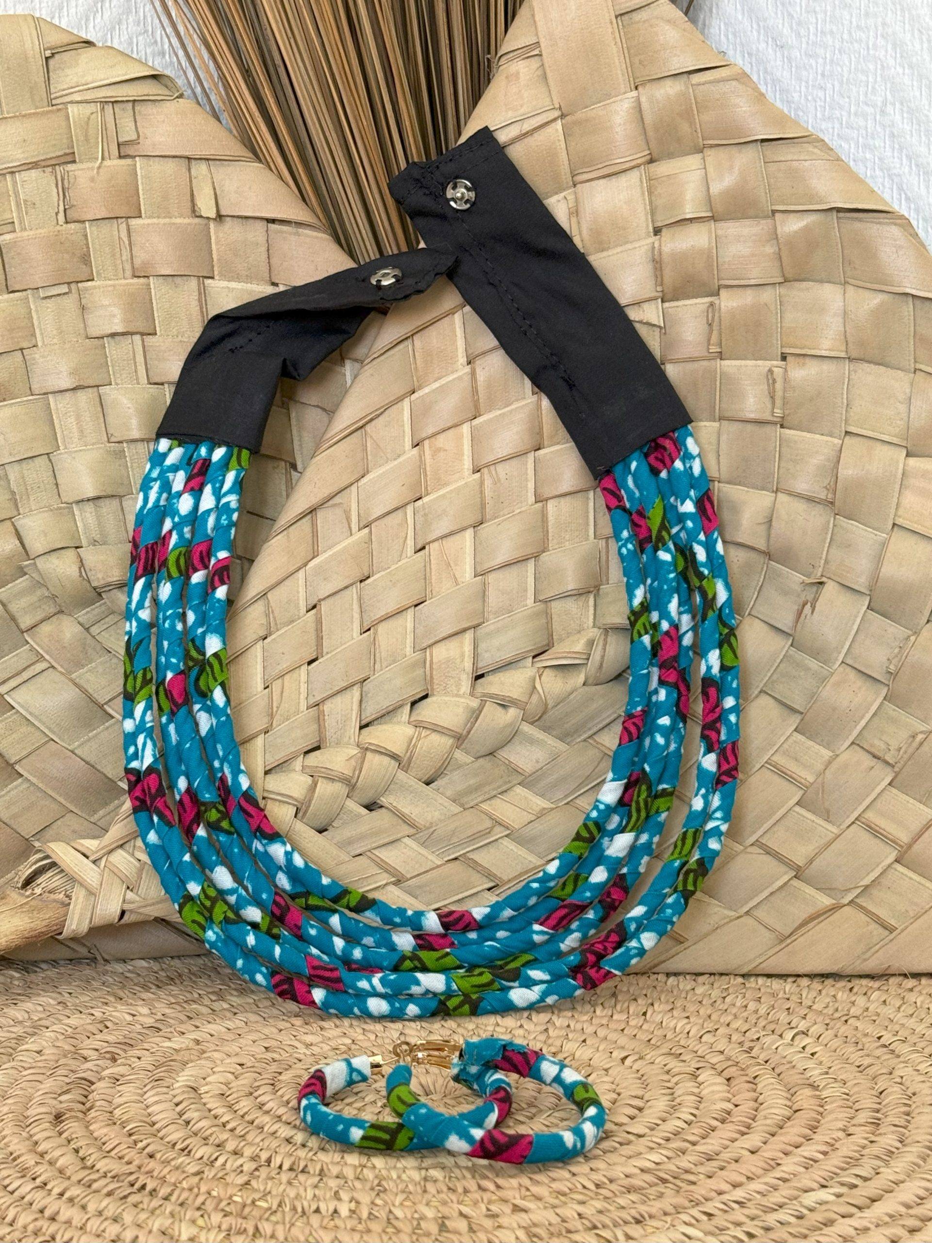 Ensemble collier boucles d’oreilles Bleu turquoise Blanc Rouge Vert
