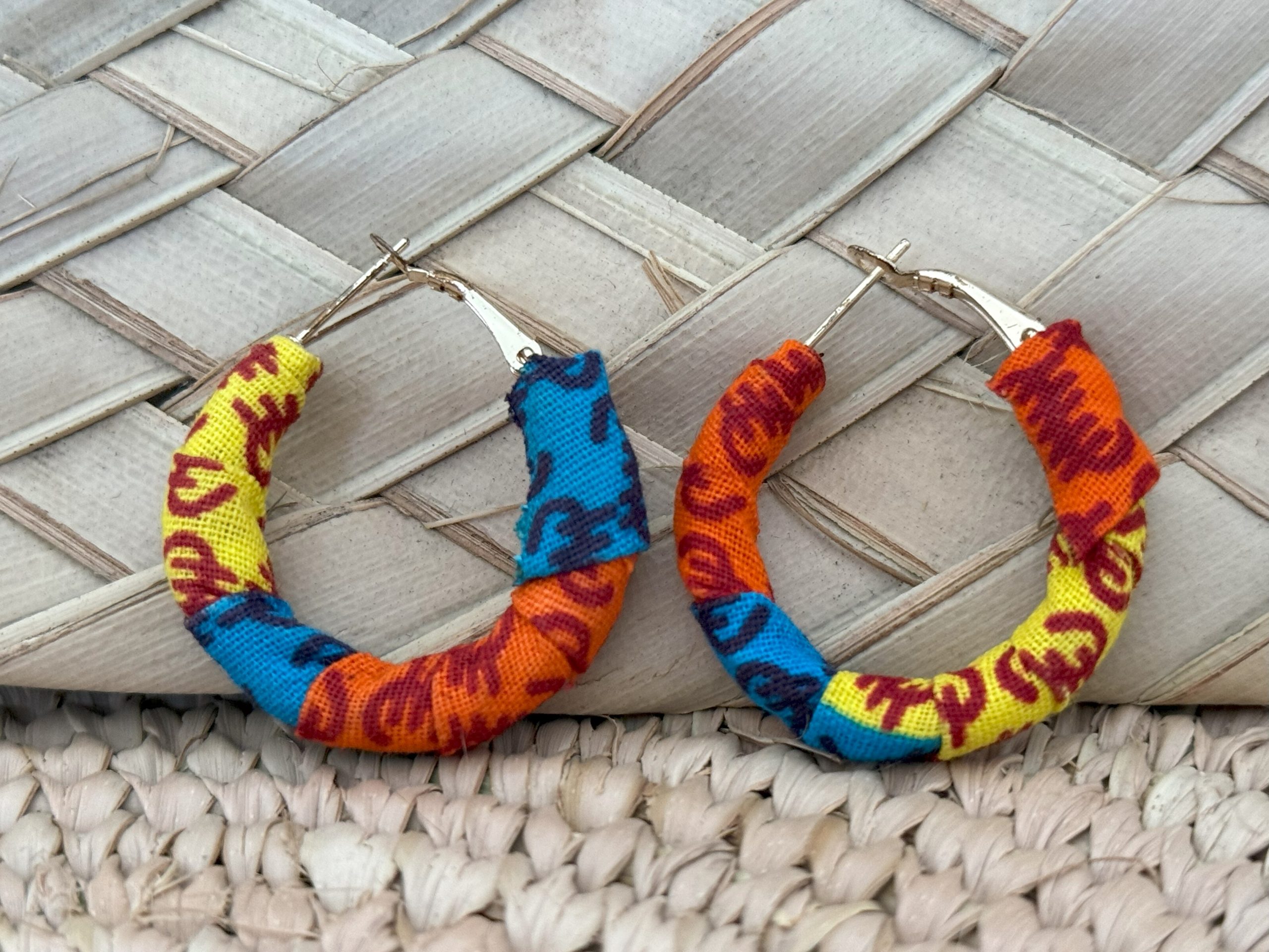 Ensemble collier boucles d’oreilles Orange Jaune Bleu – Image 2