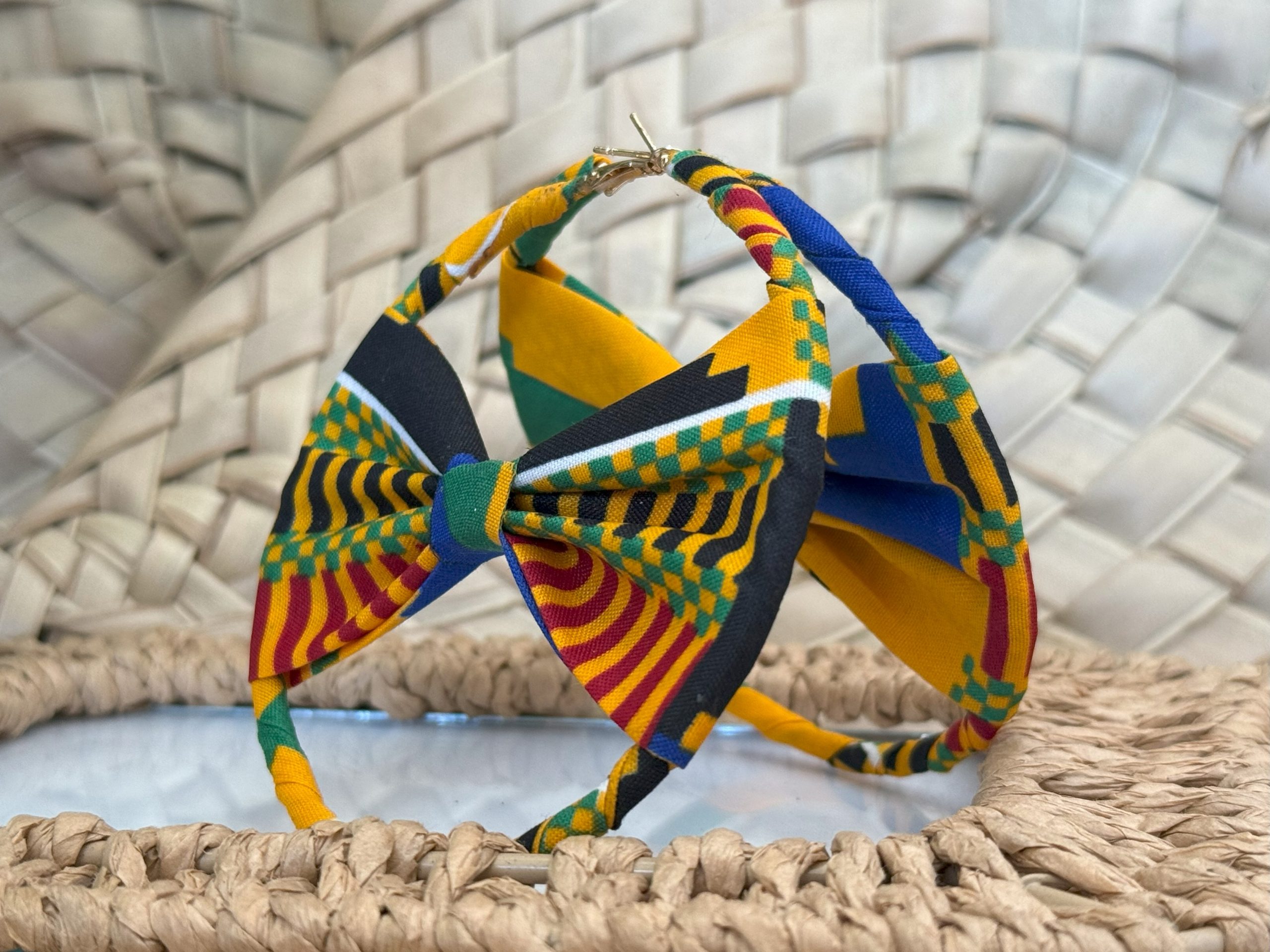 Créoles en nœud papillon Ghanéen – 9 cm – Image 3