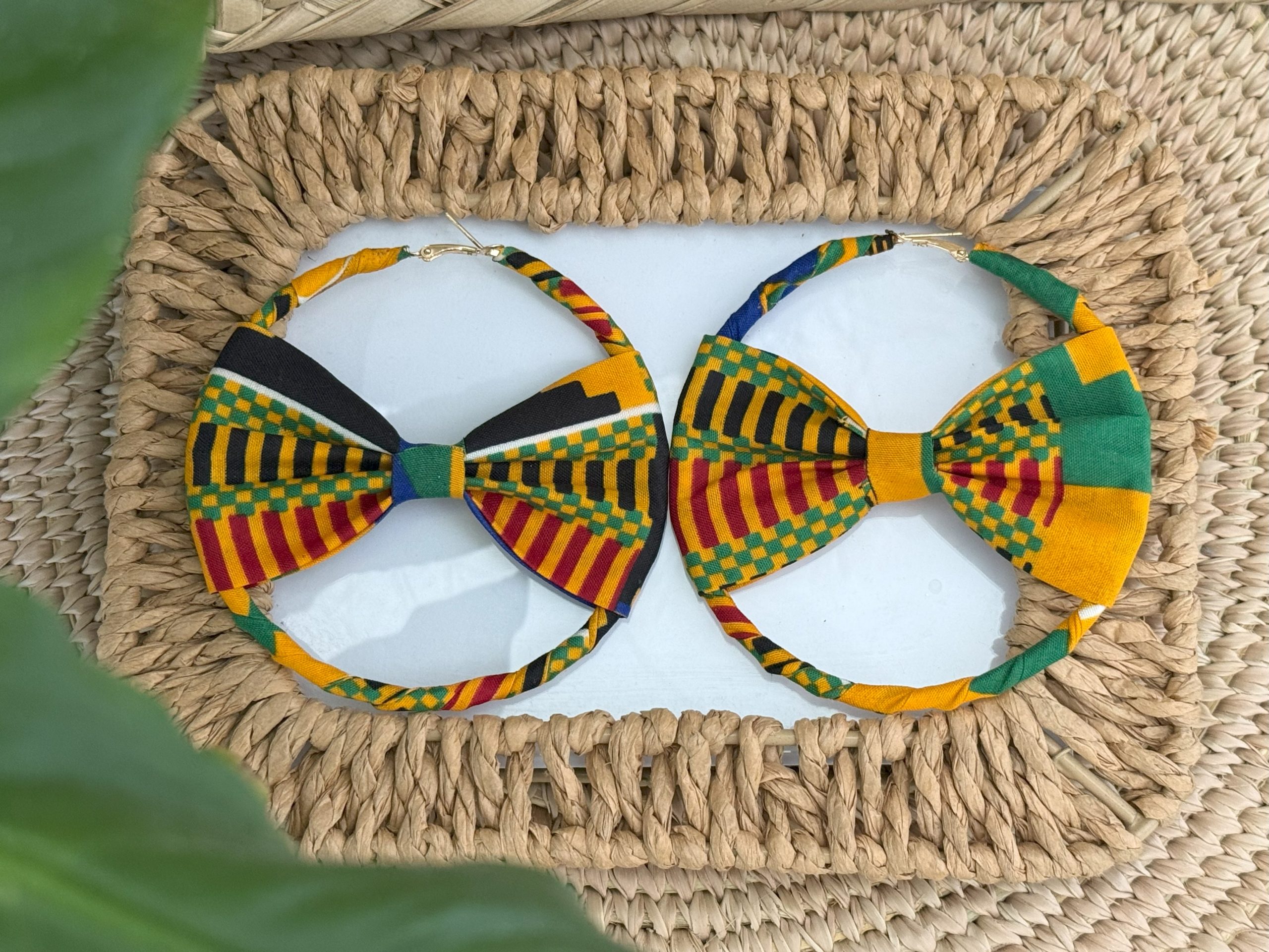 Créoles en nœud papillon Ghanéen – 9 cm