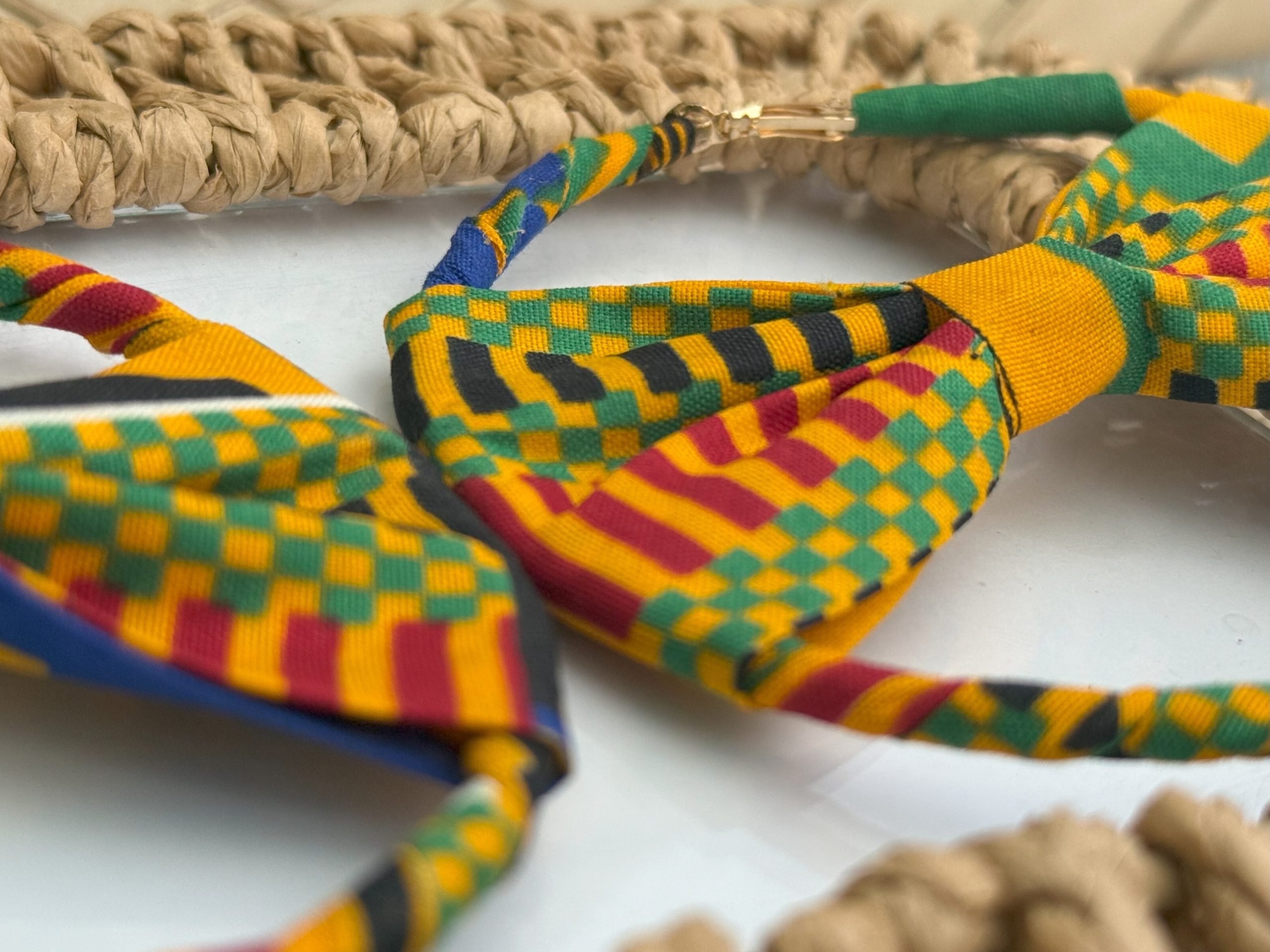 Créoles en nœud papillon Ghanéen – 9 cm – Image 2