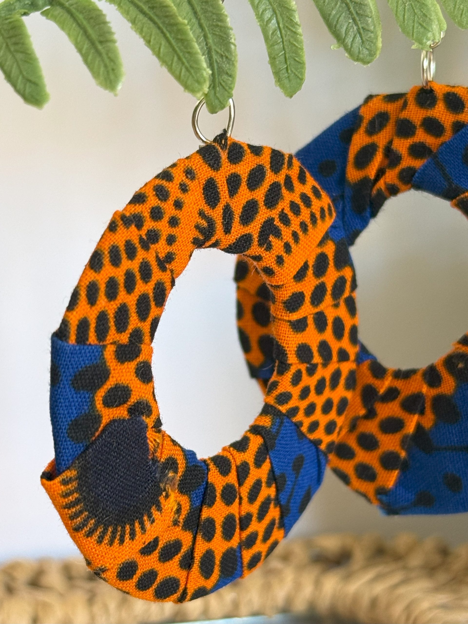 Boucles d’oreilles Orange Bleu – 6 cm – Image 4