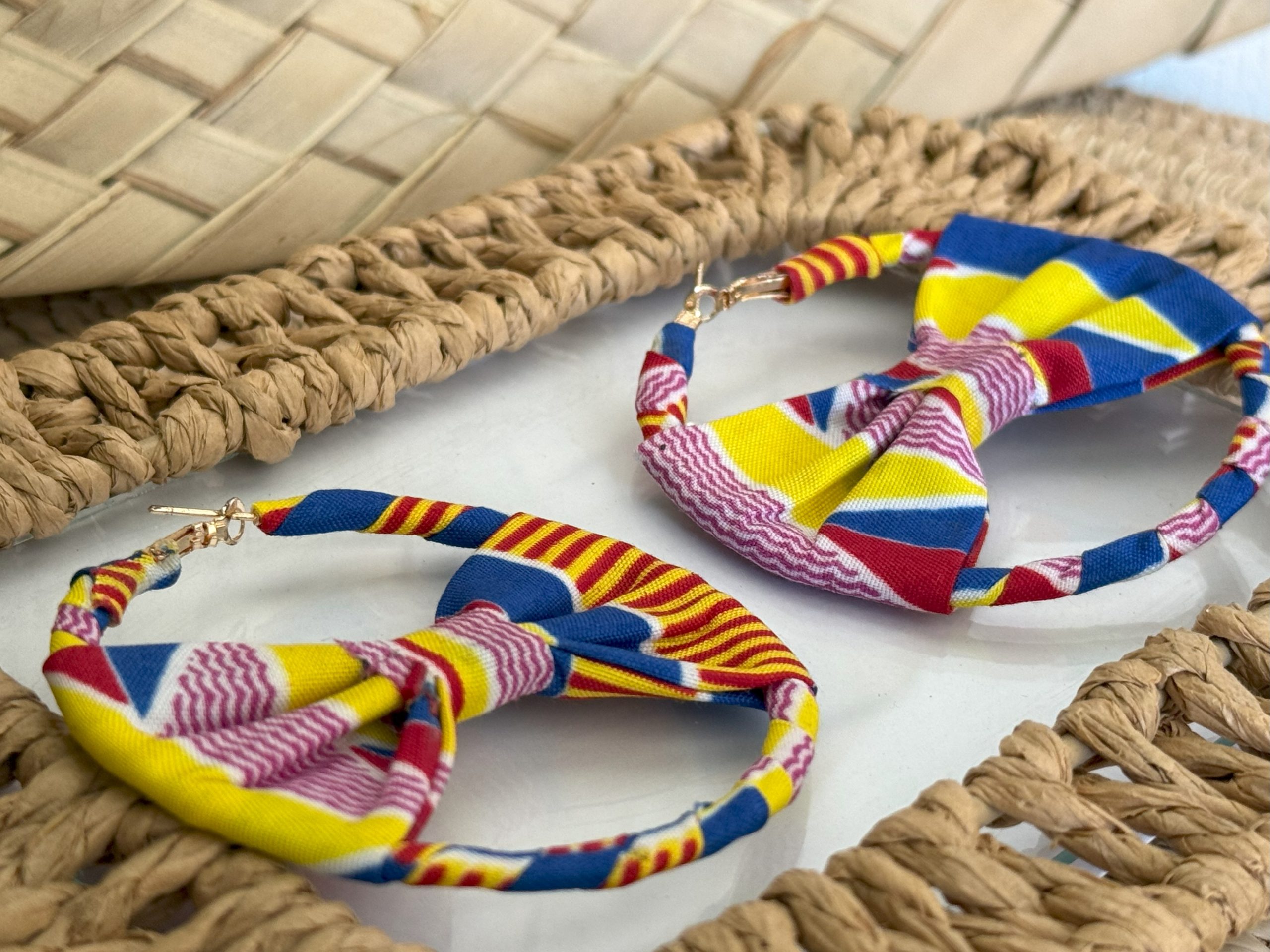 Créoles en nœud papillon Bleu rouge Jaune – 7 cm – Image 2