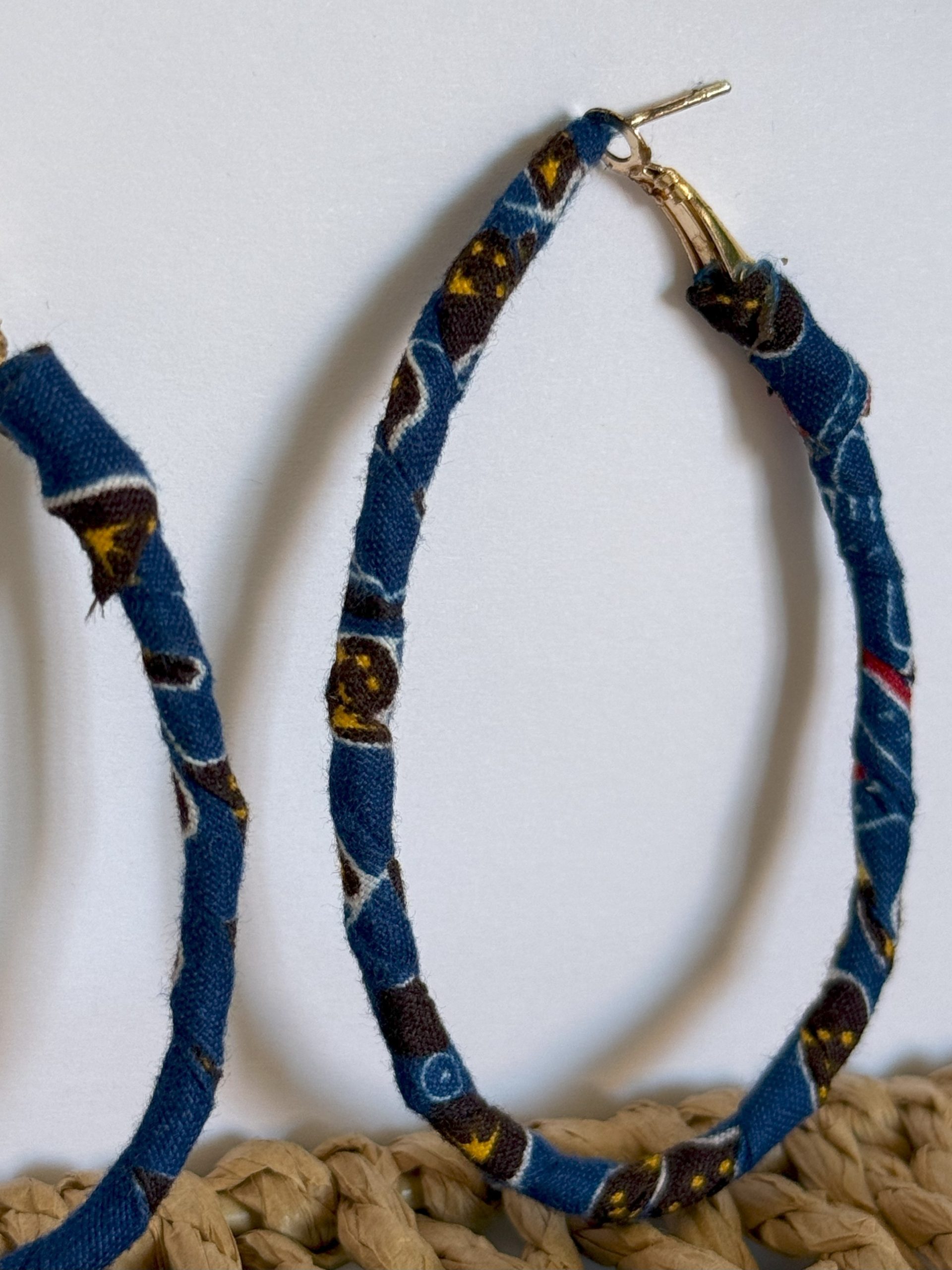 Boucles d'oreilles Créoles Goutte Bleu - 6,5x4 cm – Image 3