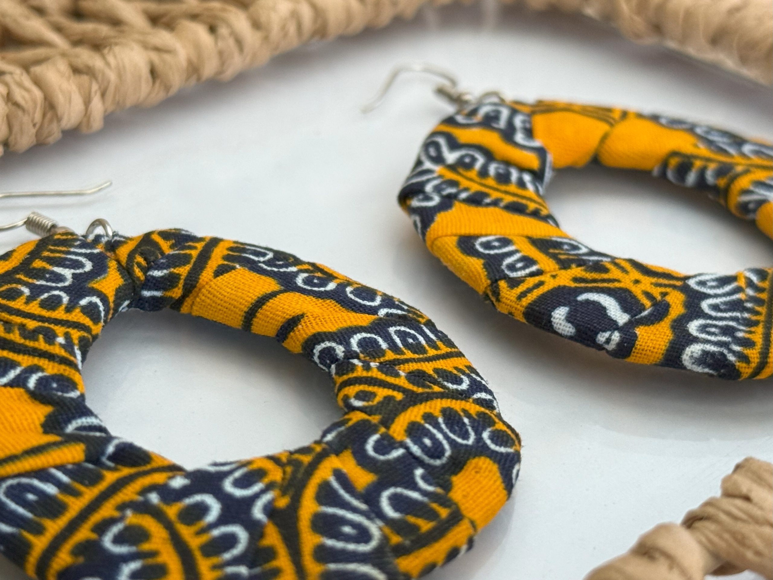 Boucles d'oreilles Orange Noir Blanc - 6x5 cm – Image 2