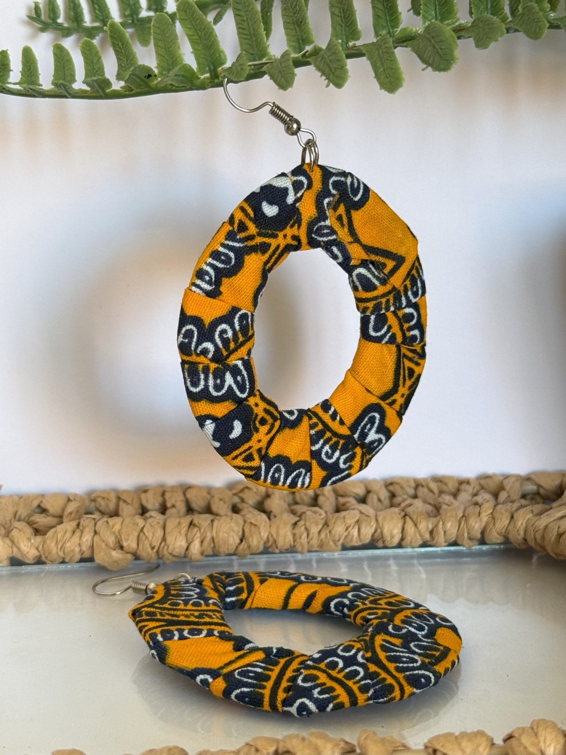 Boucles d'oreilles Orange Noir Blanc - 6x5 cm – Image 3
