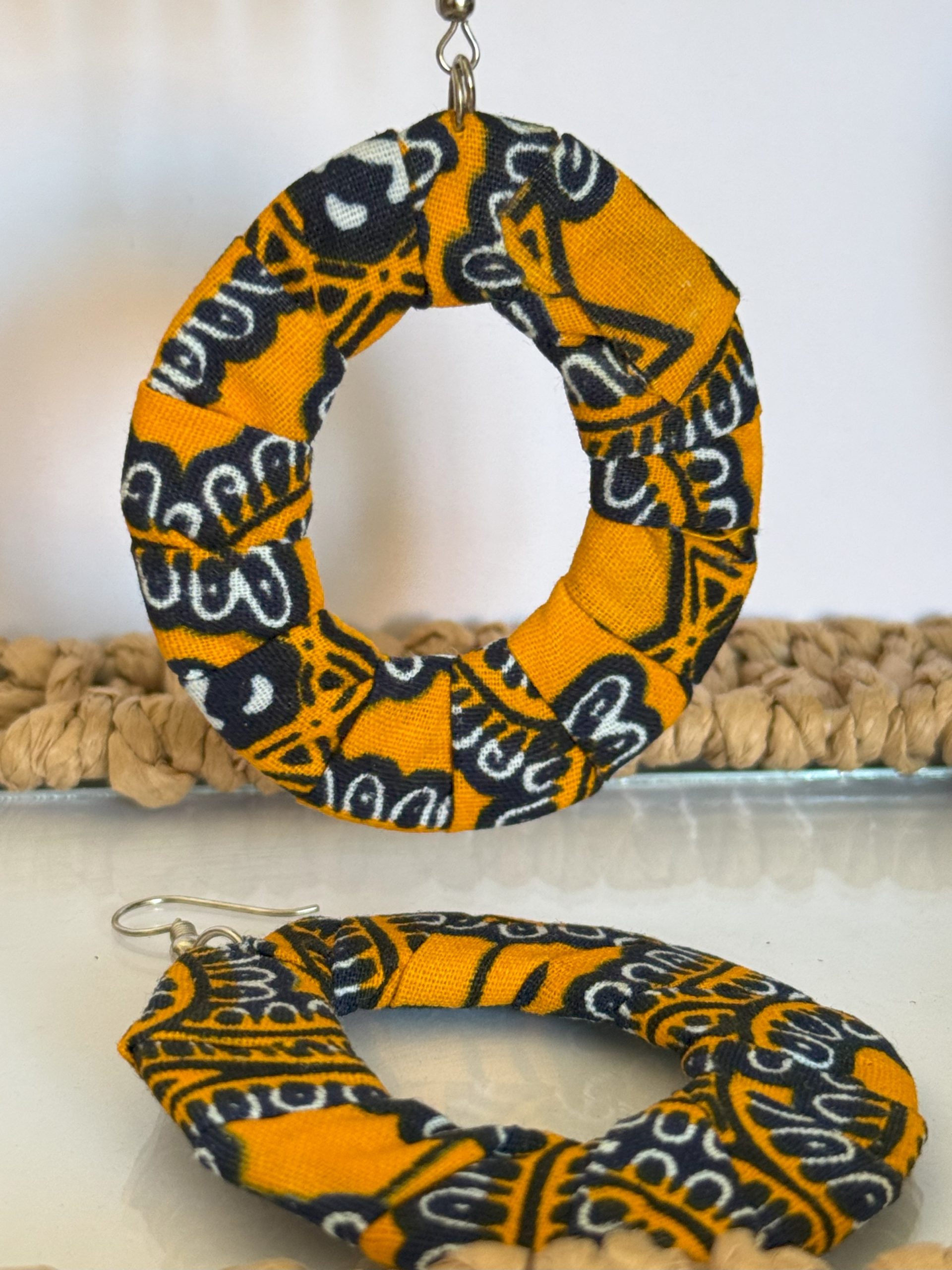 Boucles d'oreilles Orange Noir Blanc - 6x5 cm – Image 4