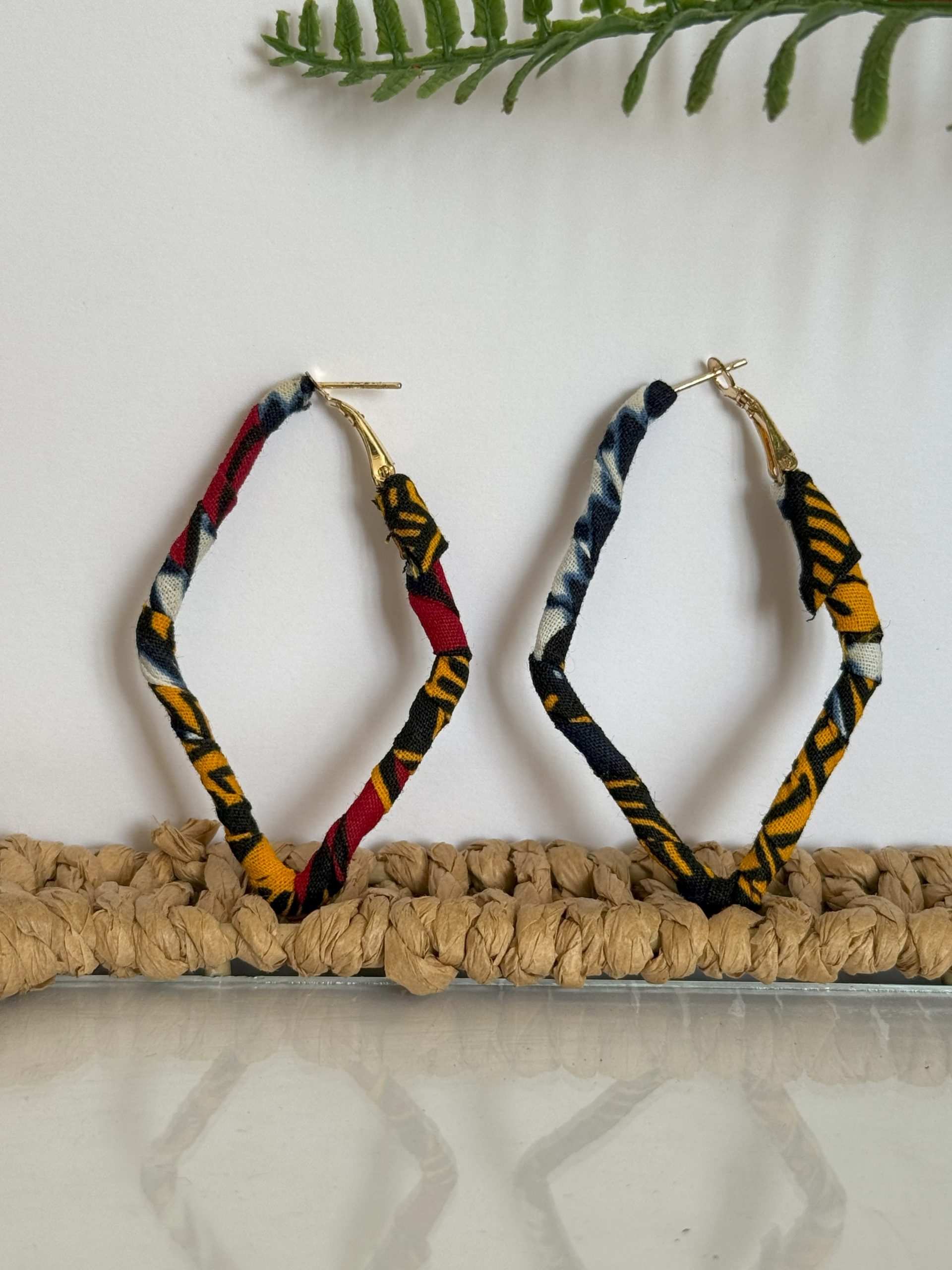 Boucles d’oreilles Losange 2 Orange Rouge Blanc Noir 6×4 cm – Image 2