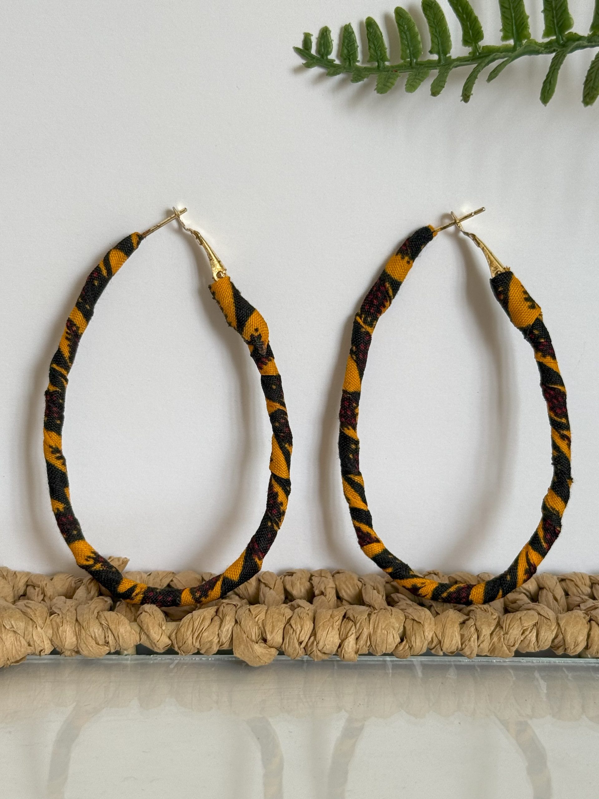 Boucles d’oreilles Créoles Goutte Orange Noir Rouge – 6,5×4 cm – Image 3
