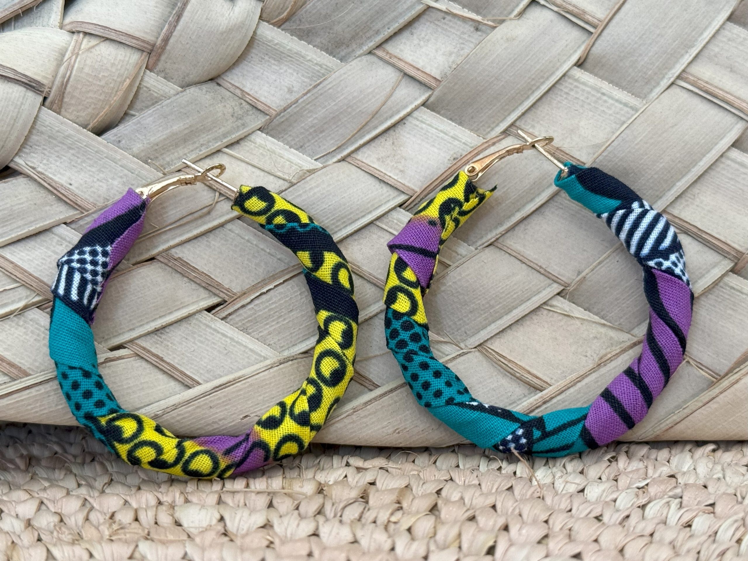 Ensemble collier boucles d’oreilles Vert Violet Jaune Noir – Image 2