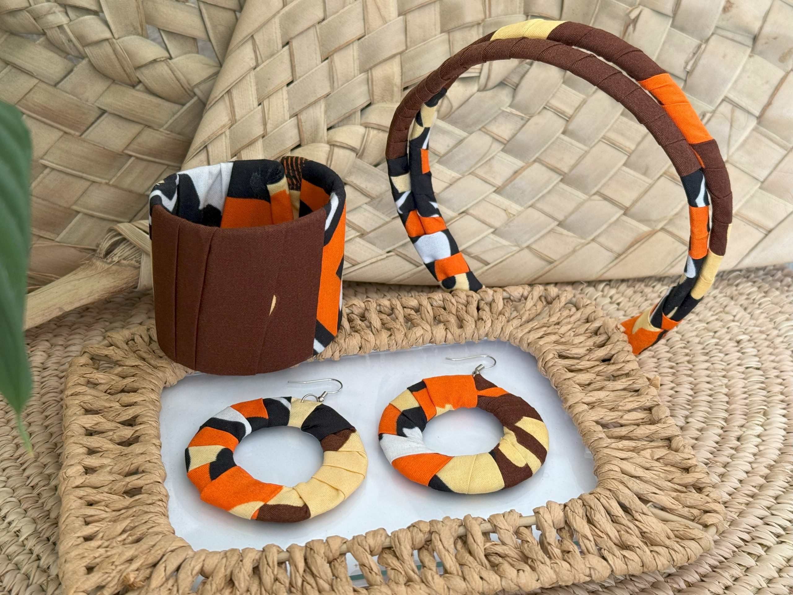 Ensemble serre-tête, bracelet et boucles d’oreilles Marron Orange Beige Noir – Image 2