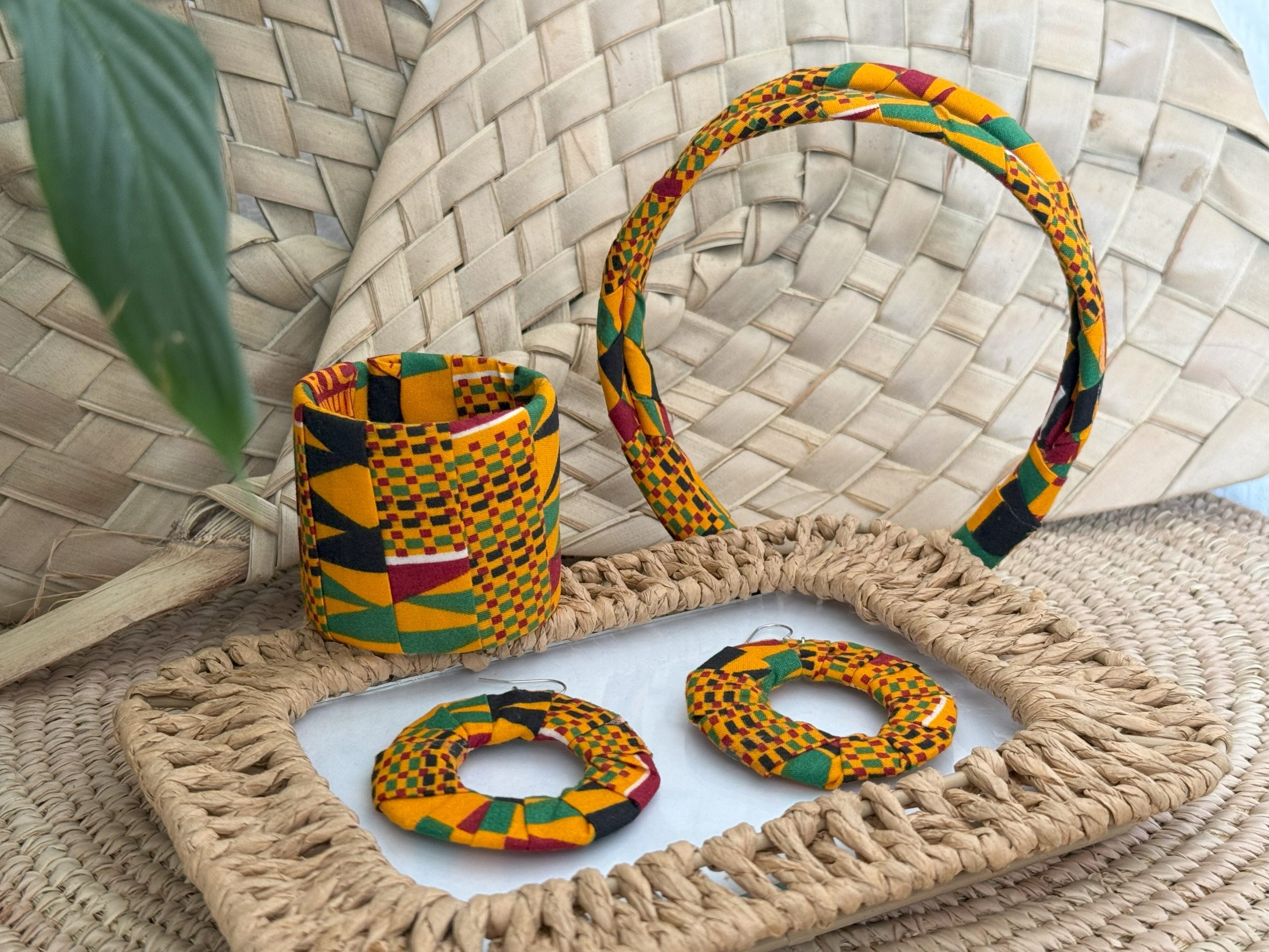 Ensemble serre-tête, bracelet et boucles d’oreilles Ghanéen – Image 2