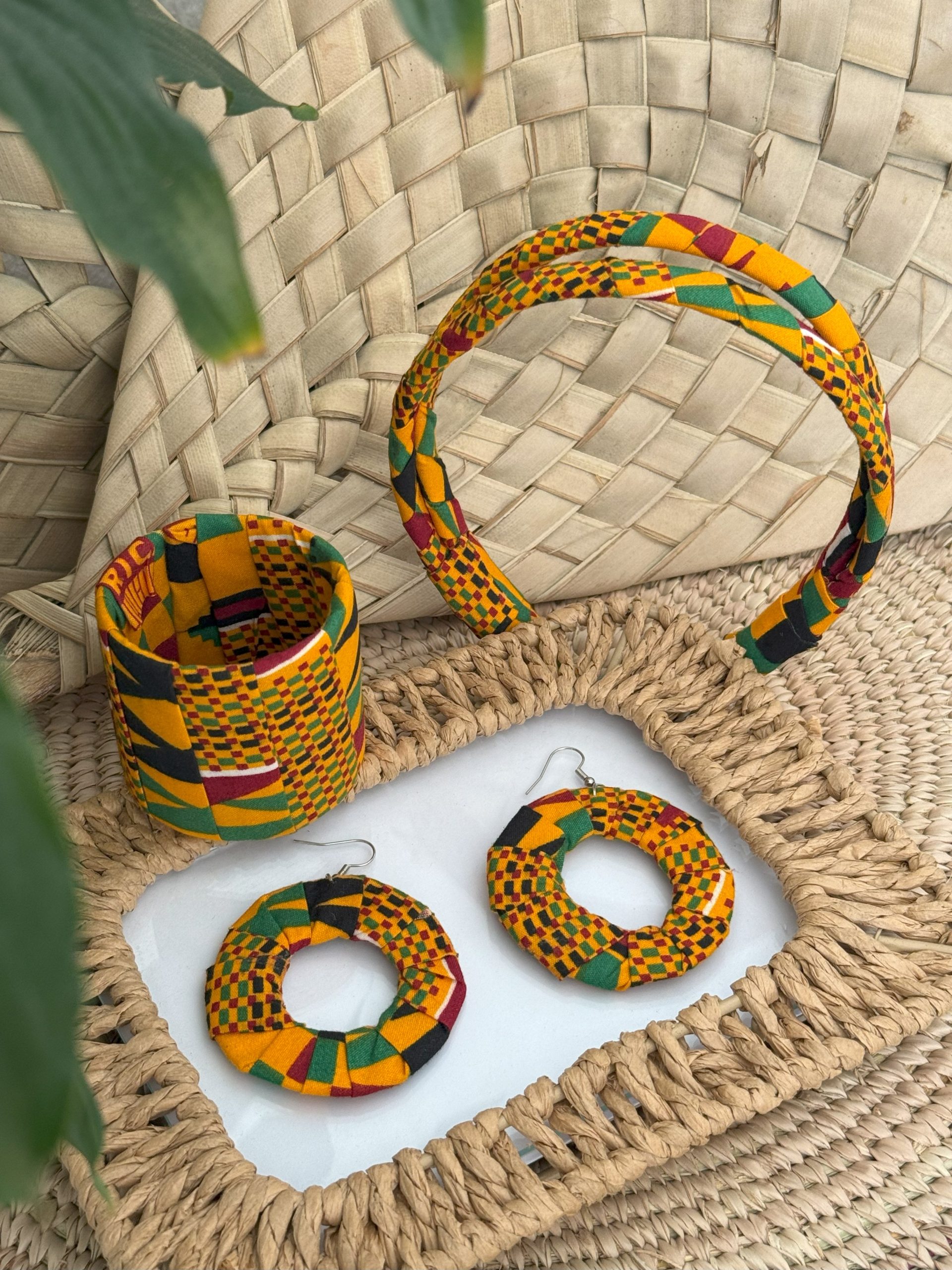 Ensemble serre-tête, bracelet et boucles d’oreilles Ghanéen