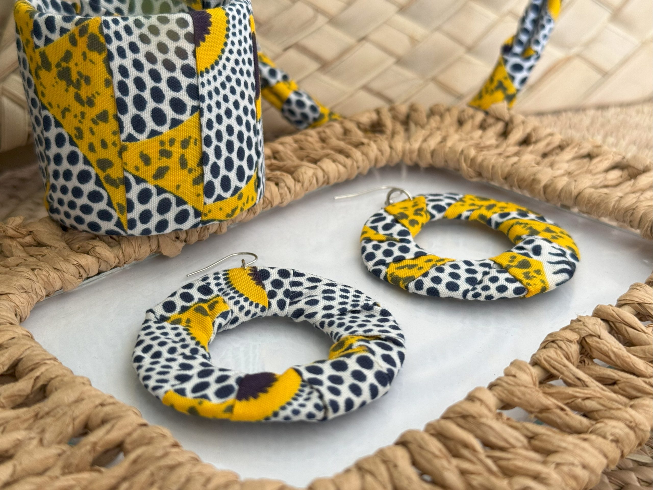 Ensemble serre-tête, bracelet et boucles d'oreilles Jaune Blanc Noir – Image 2