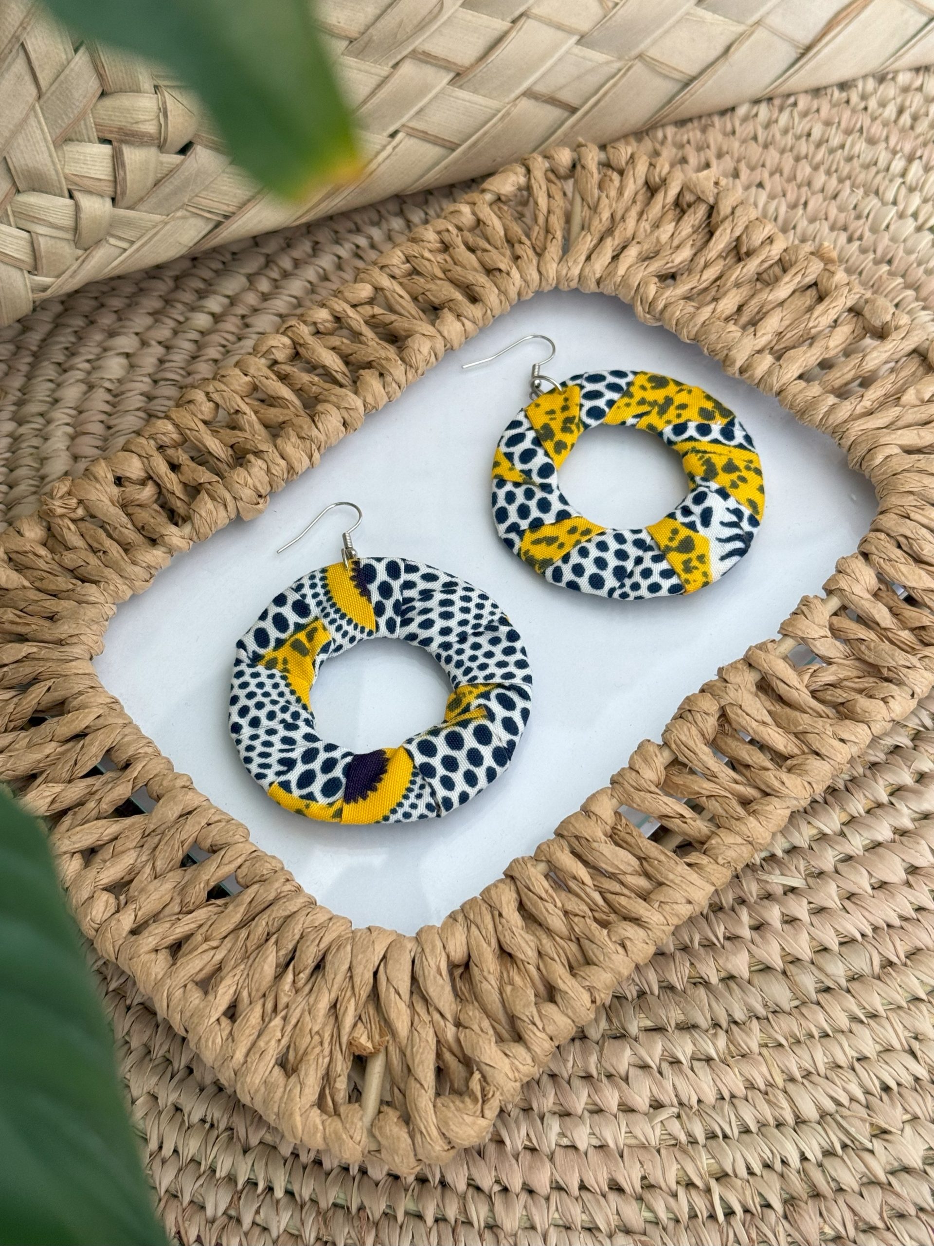 Ensemble serre-tête, bracelet et boucles d'oreilles Jaune Blanc Noir – Image 3