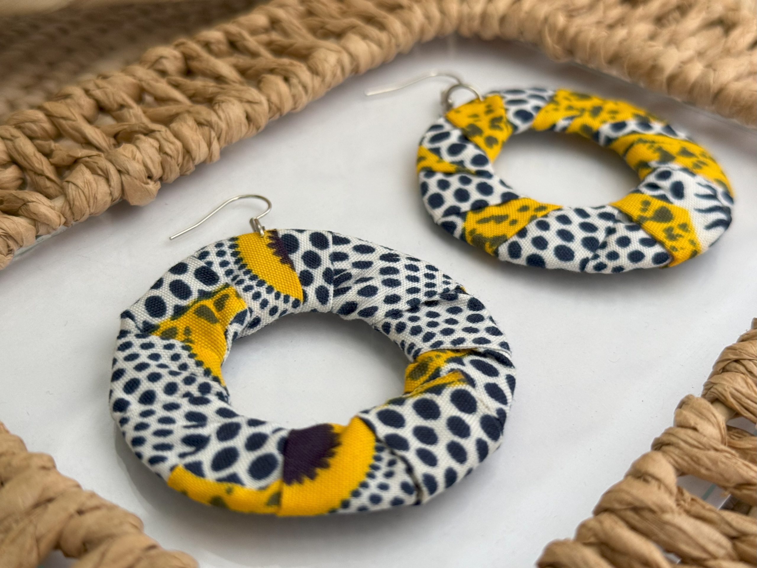 Ensemble serre-tête, bracelet et boucles d'oreilles Jaune Blanc Noir – Image 4