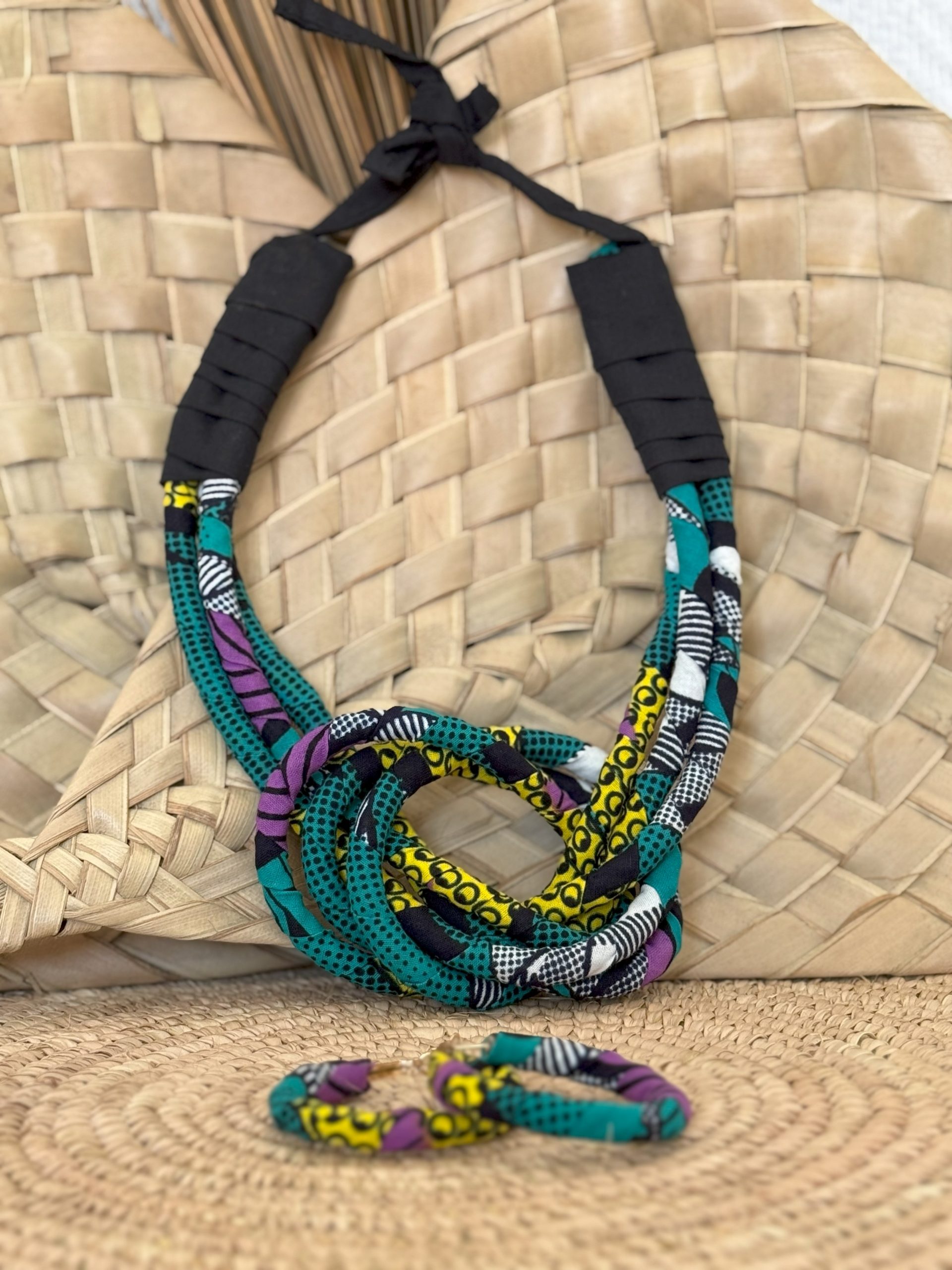Ensemble collier boucles d’oreilles Vert Violet Jaune Noir